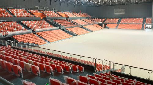 場(chǎng)館座椅的“骨骼”之謎：吹塑 vs 注塑，為何征途座椅選擇氣輔注塑？?